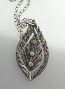 example of a solid silver necklace with crystal stones set that can be made on the workshops at www.lrsilverjewellery.co.uk