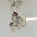 elongated heart pendant, Stone setting in silver clay, cz fireable stones, deign silver jewellery, make silver jewellery, www.lrsilverjewellery.co.uk