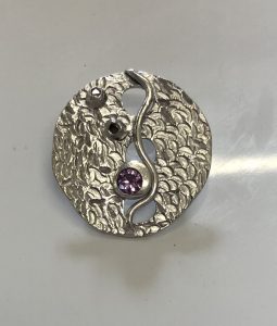 circular design pendant, Stone setting in silver clay, cz fireable stones, deign silver jewellery, make silver jewellery, www.lrsilverjewellery.co.uk