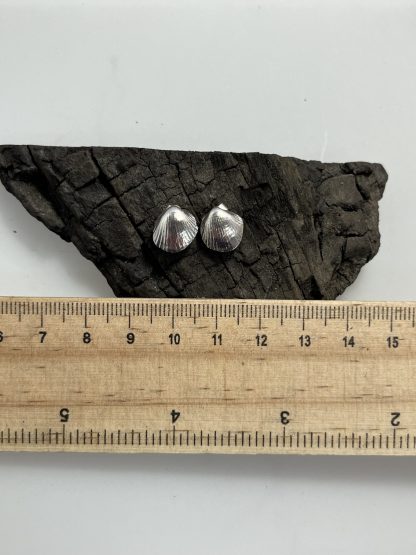Shell stud earrings - Image 2